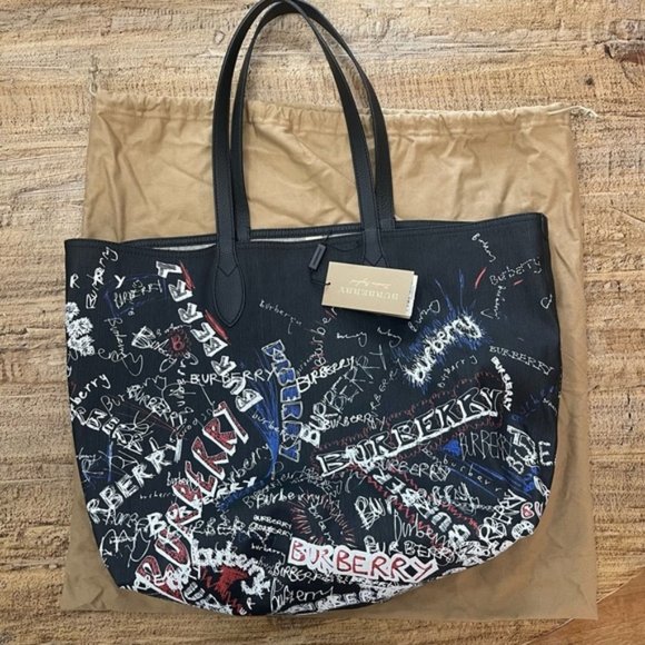 Burberry Large Reversible Doodle Tote Bag - Picture 5 of 5